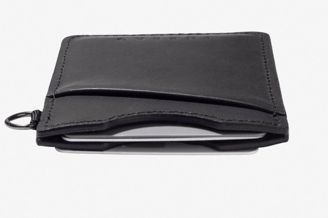 Carson | Vertical Wallet | RFID-Protected Leather | Thread® · Thread®
