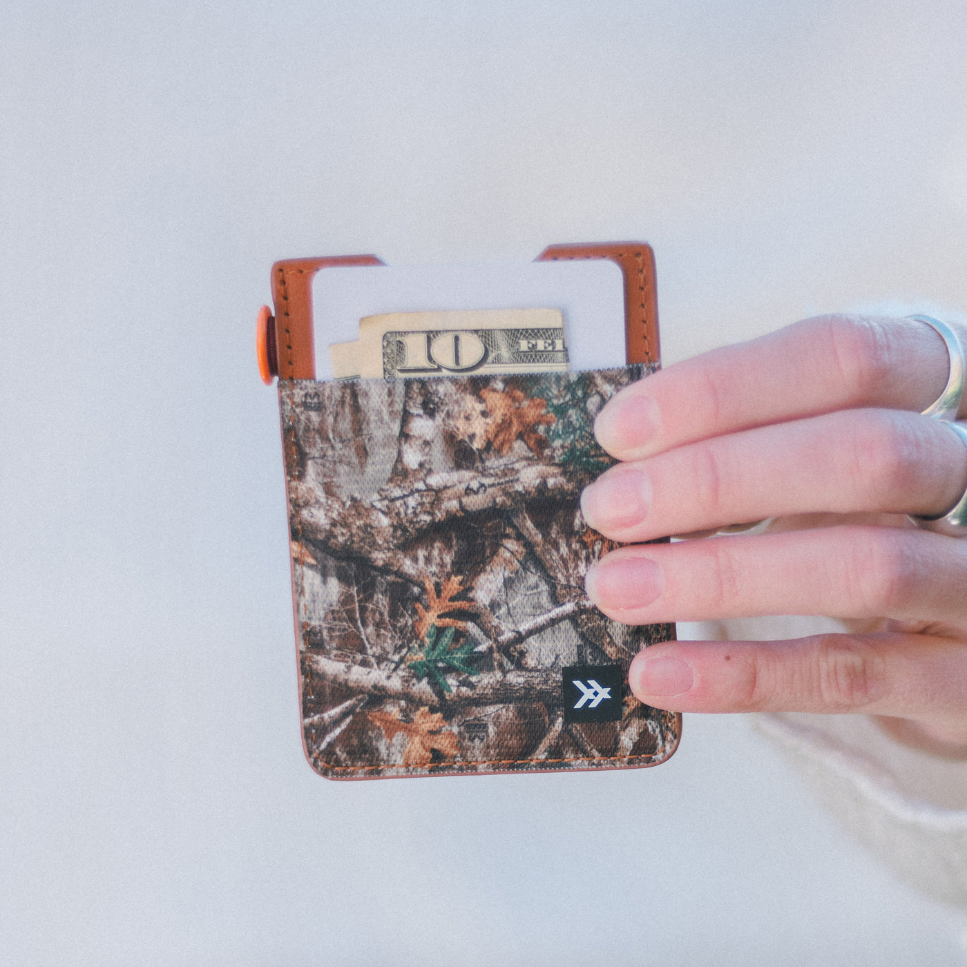 Vertical Wallet - Realtree Edge - Thread®